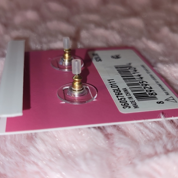 Last pair! Betsey Johnson leopard face stud earrings. - Picture 13 of 14